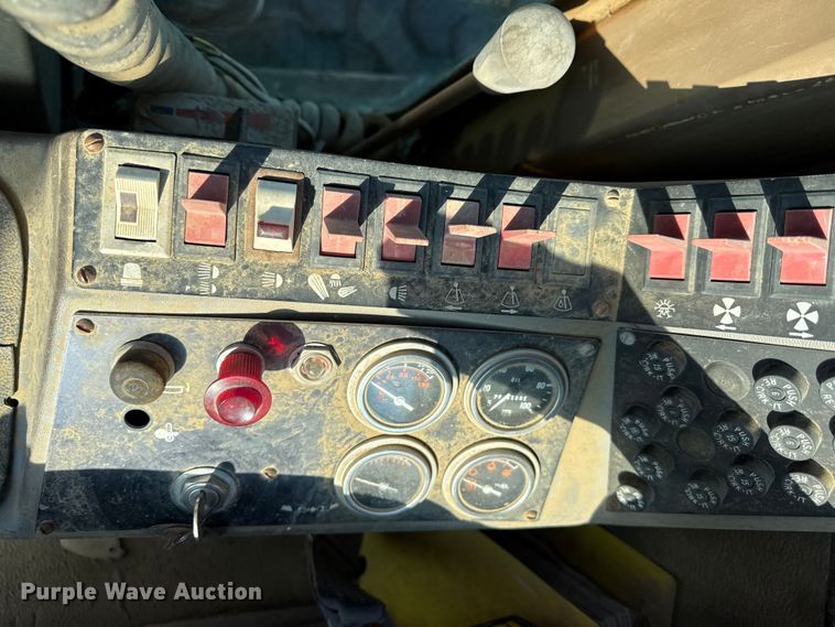 image for item ED4459 1987 Champion 710A motor grader