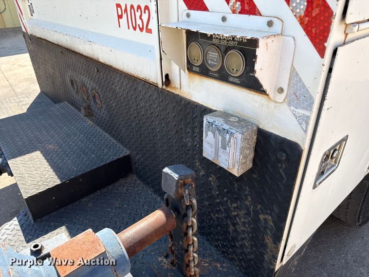 image for item ED4468 2002 International MA035 utility / service truck