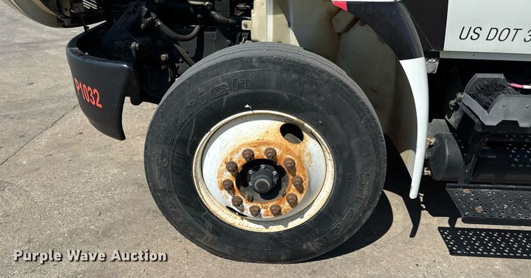 image for item ED4468 2002 International MA035 utility / service truck