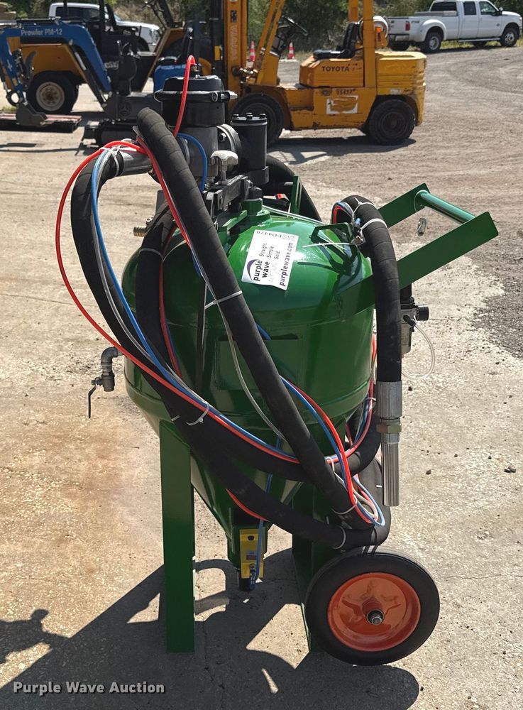 image for item ED4478 Dustless sand blasting pot