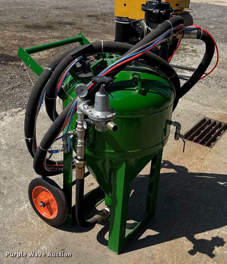 image for item ED4478 Dustless sand blasting pot