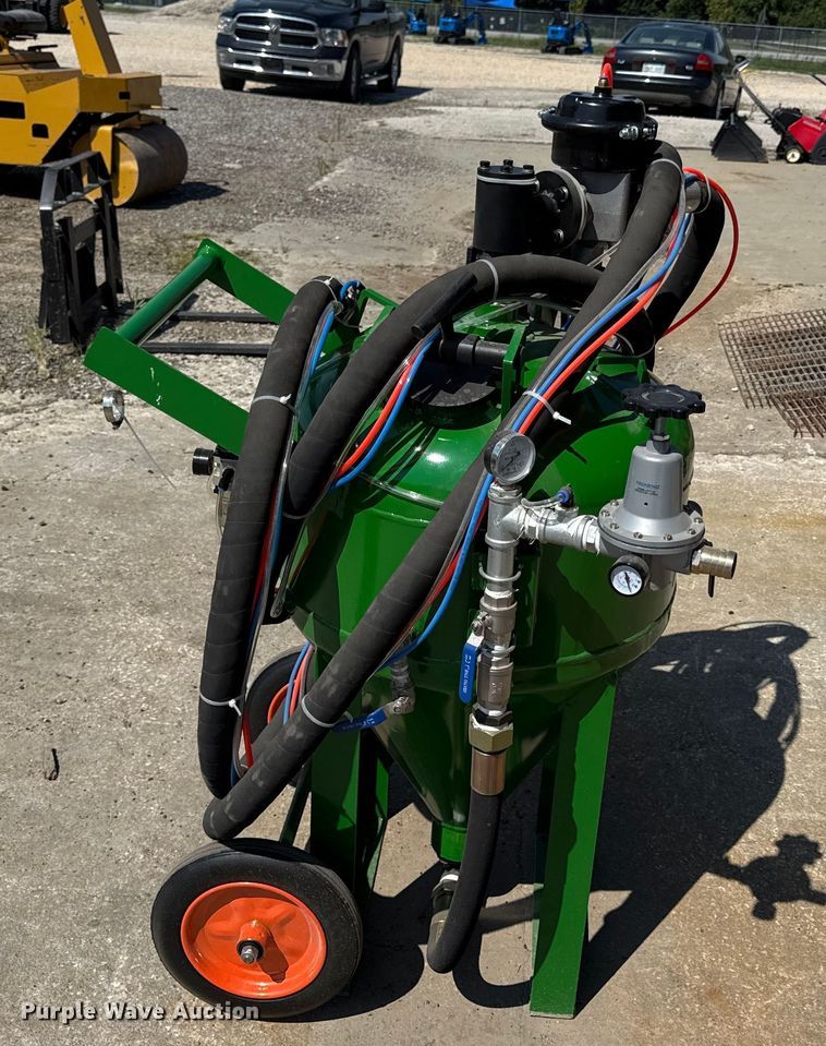 image for item ED4478 Dustless sand blasting pot