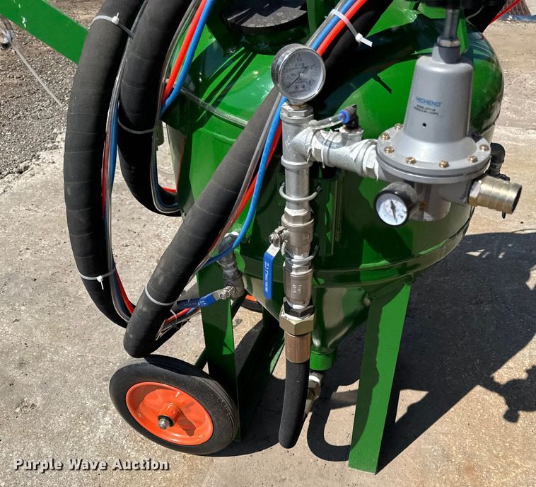 image for item ED4478 Dustless sand blasting pot