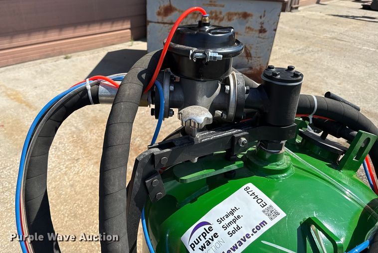 image for item ED4478 Dustless sand blasting pot