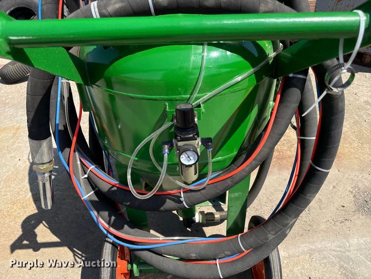 image for item ED4478 Dustless sand blasting pot