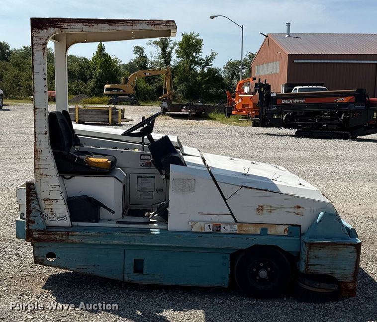 image for item ED4479 Tennant  365 sweeper