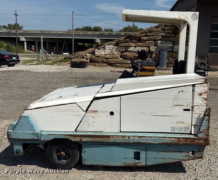 image for item ED4479 Tennant  365 sweeper