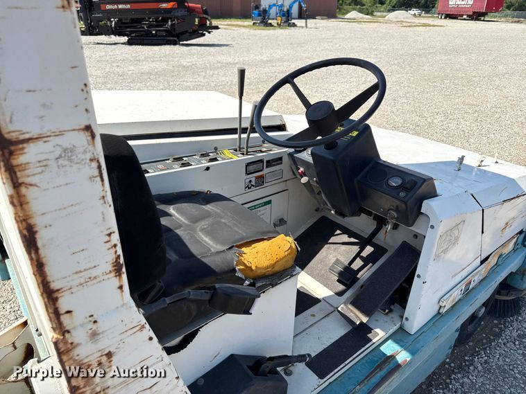 image for item ED4479 Tennant  365 sweeper