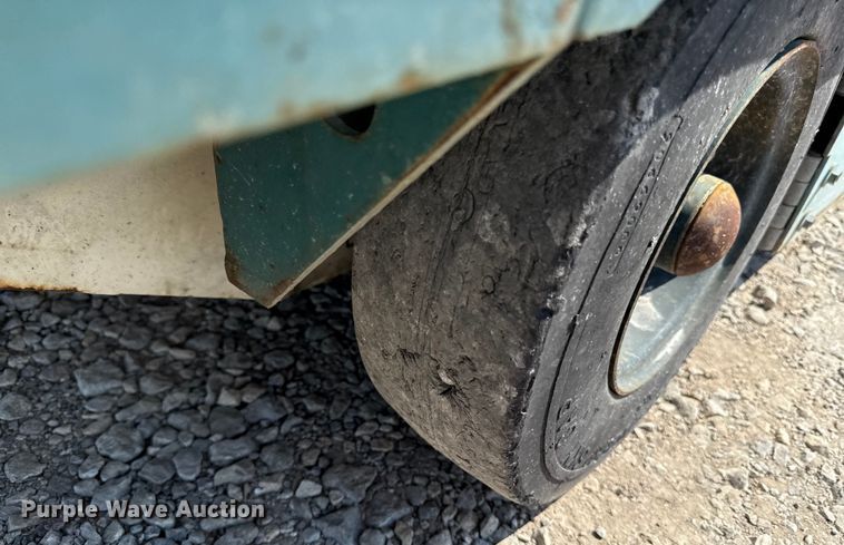 image for item ED4479 Tennant  365 sweeper