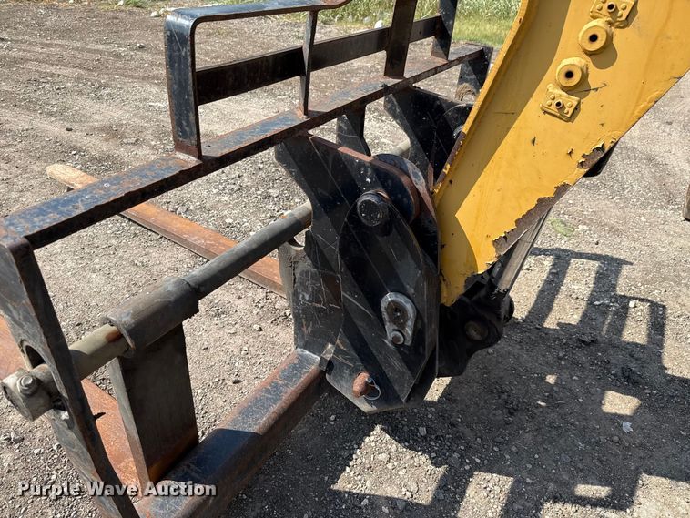 image for item ED5820 2011 Caterpillar TL1255 telehandler