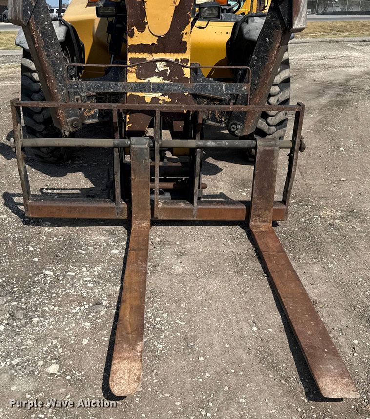 image for item ED5820 2011 Caterpillar TL1255 telehandler