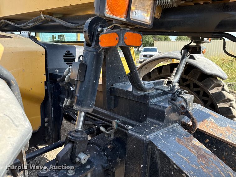 image for item ED5820 2011 Caterpillar TL1255 telehandler