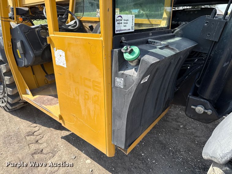 image for item ED5820 2011 Caterpillar TL1255 telehandler