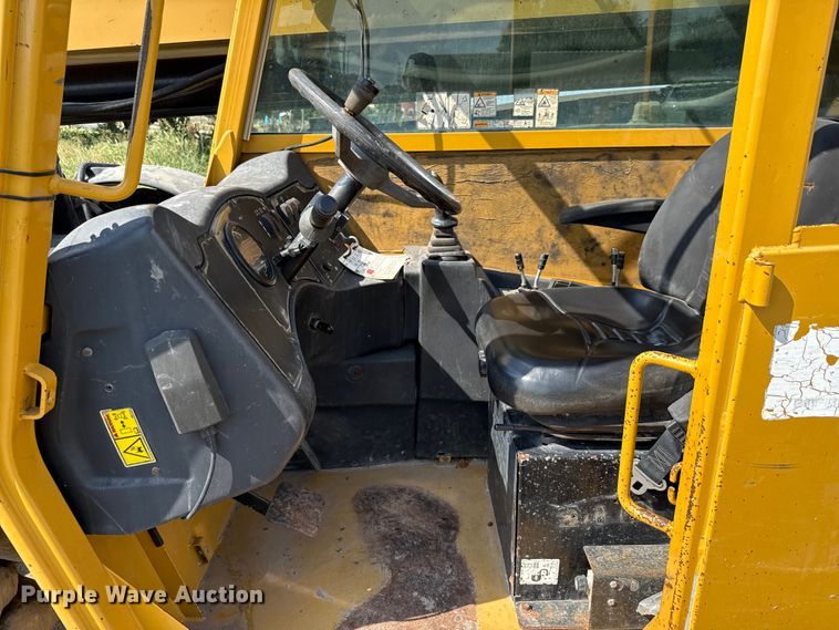 image for item ED5820 2011 Caterpillar TL1255 telehandler