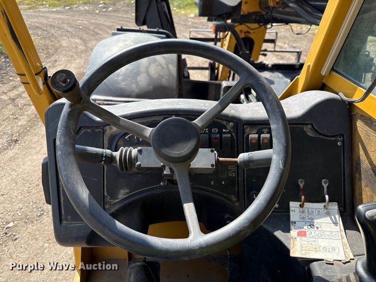 image for item ED5820 2011 Caterpillar TL1255 telehandler