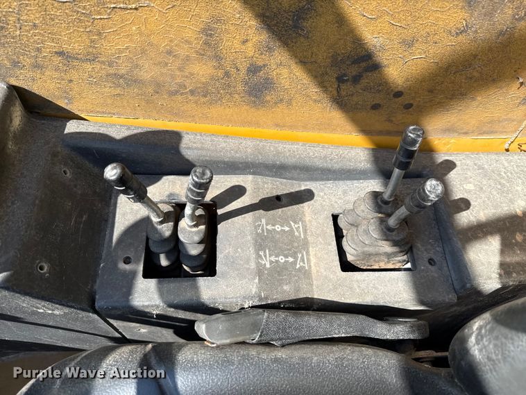 image for item ED5820 2011 Caterpillar TL1255 telehandler