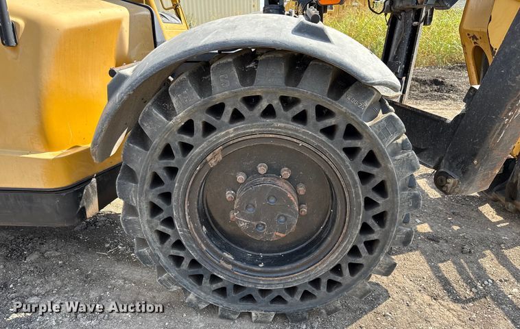 image for item ED5820 2011 Caterpillar TL1255 telehandler