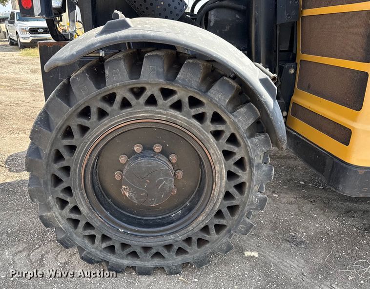 image for item ED5820 2011 Caterpillar TL1255 telehandler