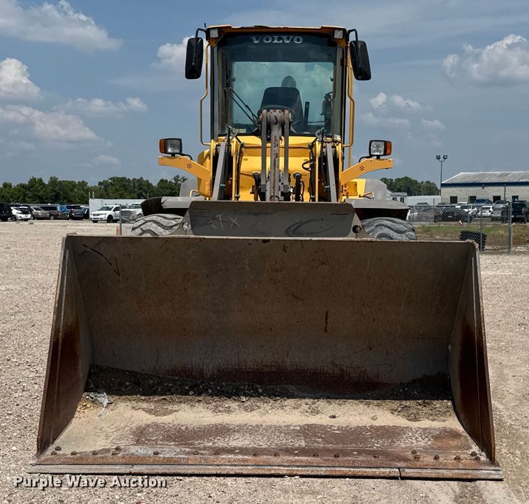 image for item ED5822 2005 Volvo L90E wheel loader
