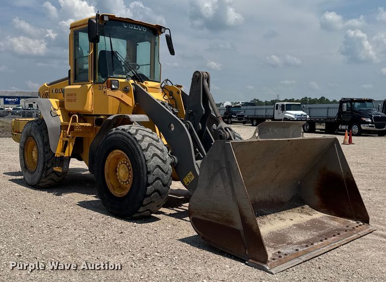 image for item ED5822 2005 Volvo L90E wheel loader