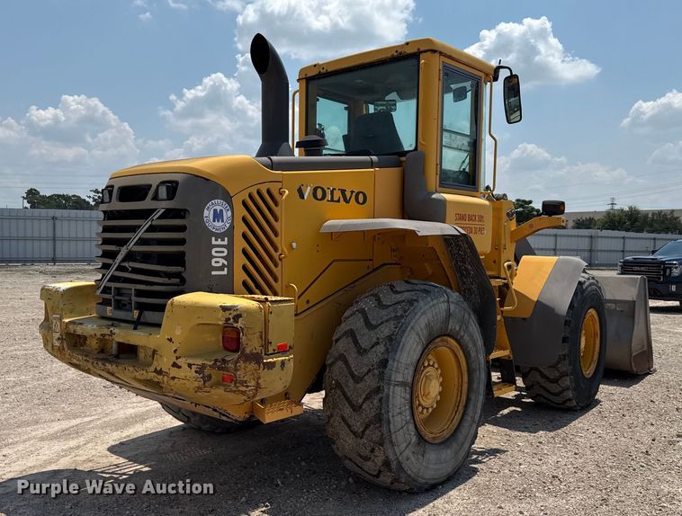 image for item ED5822 2005 Volvo L90E wheel loader