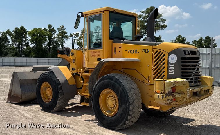 image for item ED5822 2005 Volvo L90E wheel loader