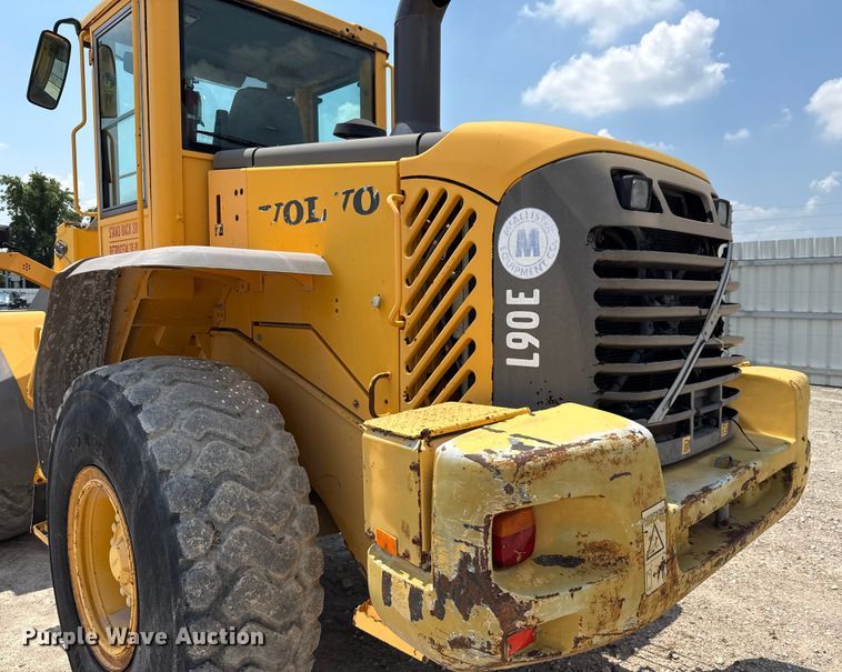 image for item ED5822 2005 Volvo L90E wheel loader