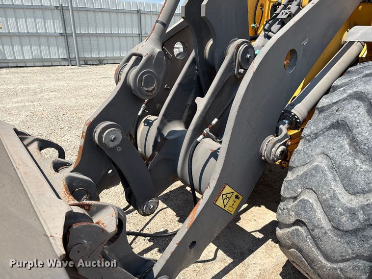 image for item ED5822 2005 Volvo L90E wheel loader