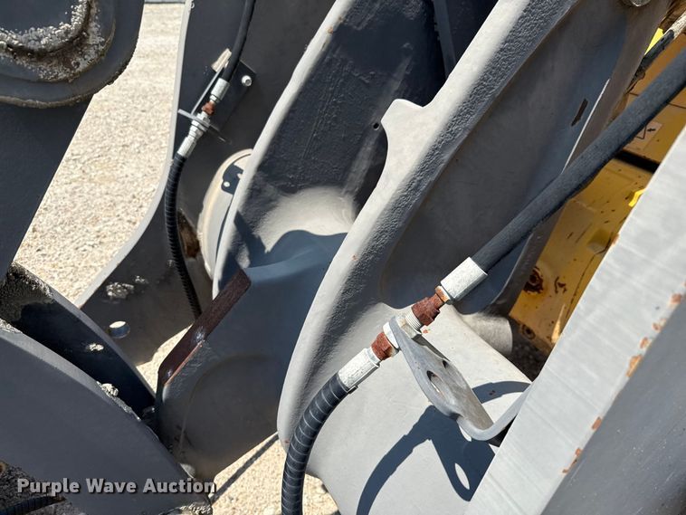 image for item ED5822 2005 Volvo L90E wheel loader