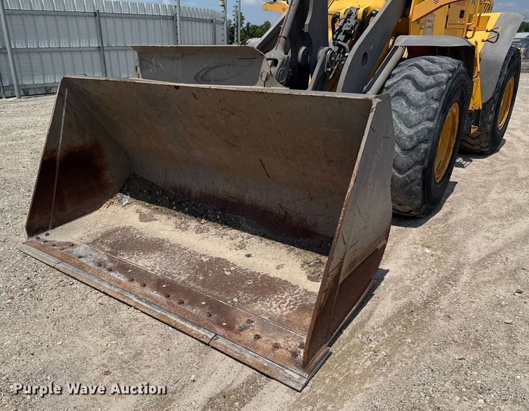 image for item ED5822 2005 Volvo L90E wheel loader