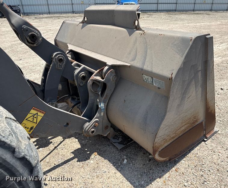 image for item ED5822 2005 Volvo L90E wheel loader