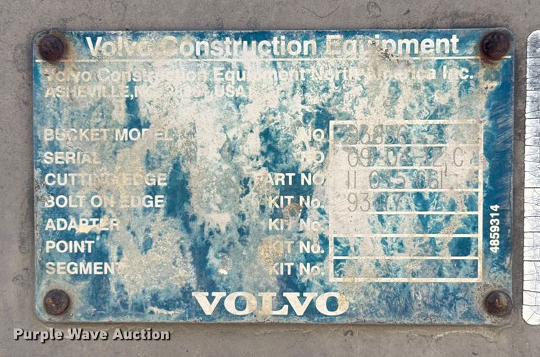 image for item ED5822 2005 Volvo L90E wheel loader