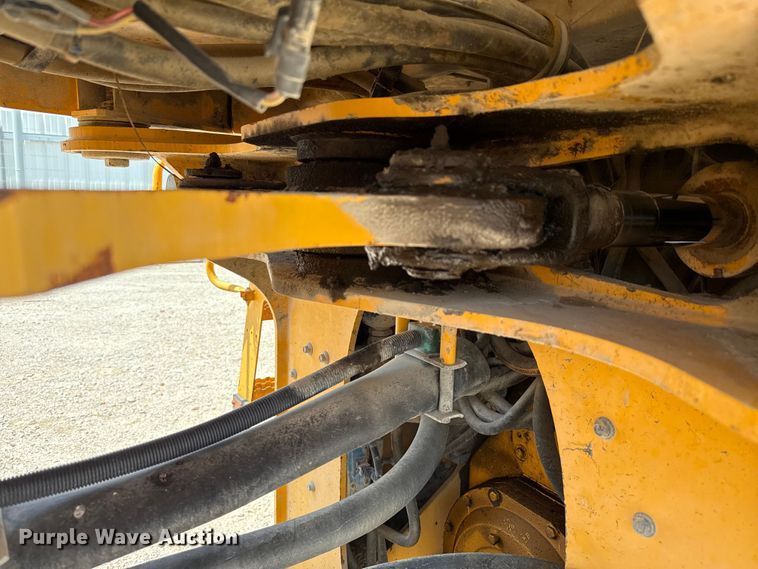 image for item ED5822 2005 Volvo L90E wheel loader