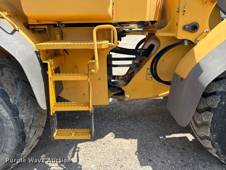 image for item ED5822 2005 Volvo L90E wheel loader