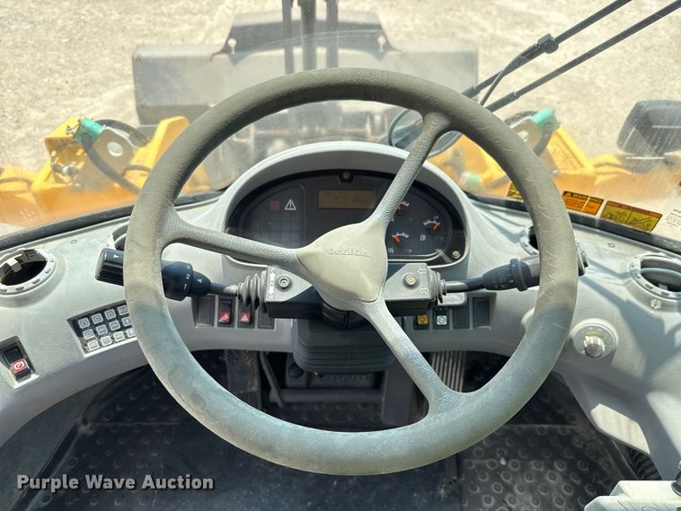 image for item ED5822 2005 Volvo L90E wheel loader