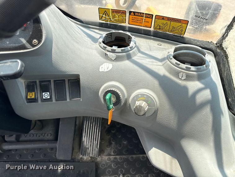 image for item ED5822 2005 Volvo L90E wheel loader