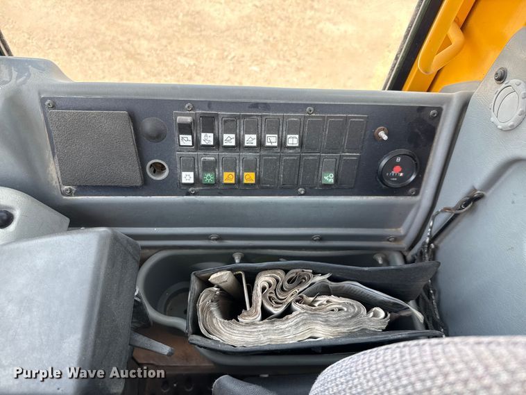 image for item ED5822 2005 Volvo L90E wheel loader