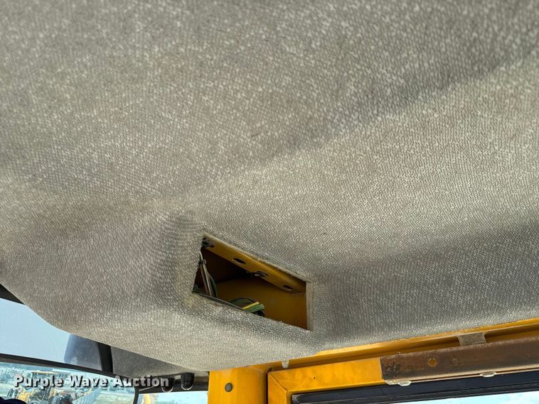 image for item ED5822 2005 Volvo L90E wheel loader