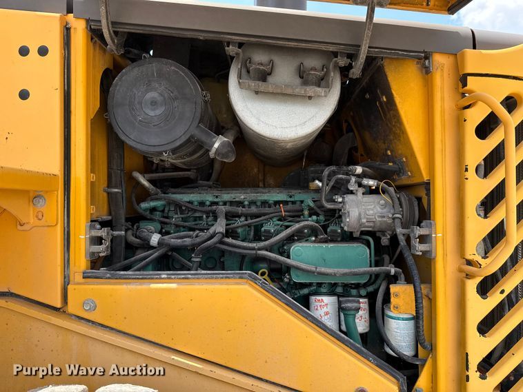 image for item ED5822 2005 Volvo L90E wheel loader