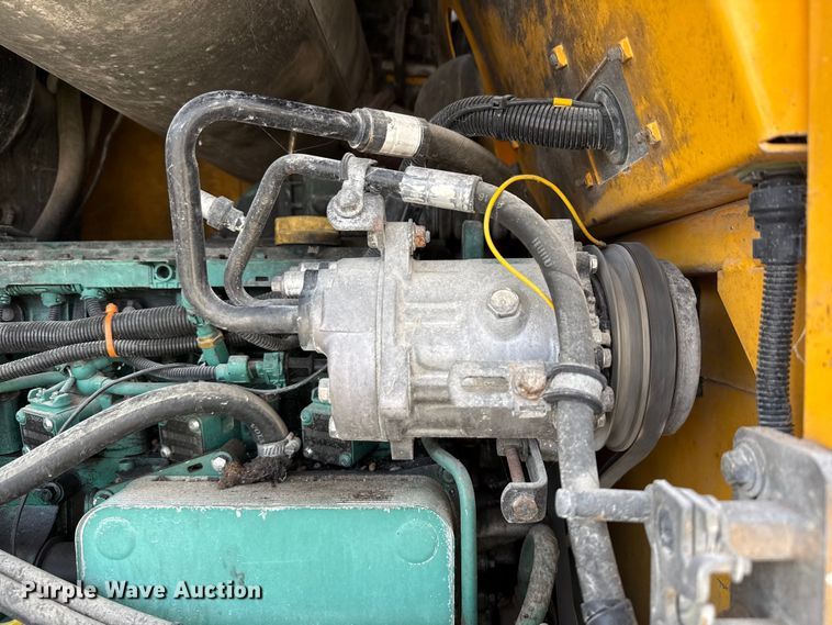 image for item ED5822 2005 Volvo L90E wheel loader