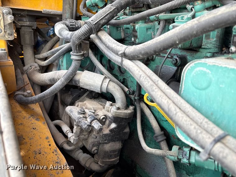 image for item ED5822 2005 Volvo L90E wheel loader