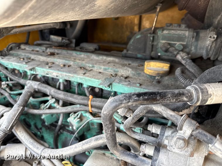 image for item ED5822 2005 Volvo L90E wheel loader