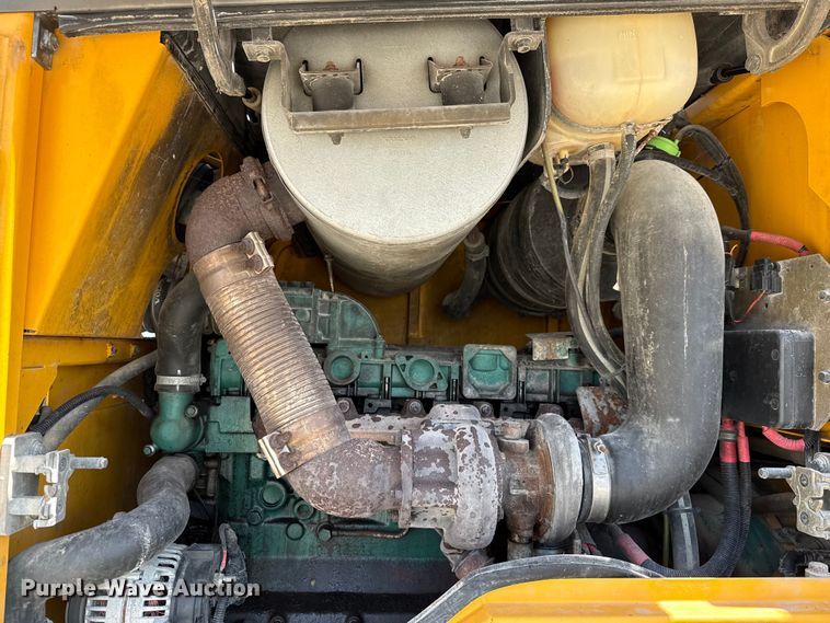 image for item ED5822 2005 Volvo L90E wheel loader