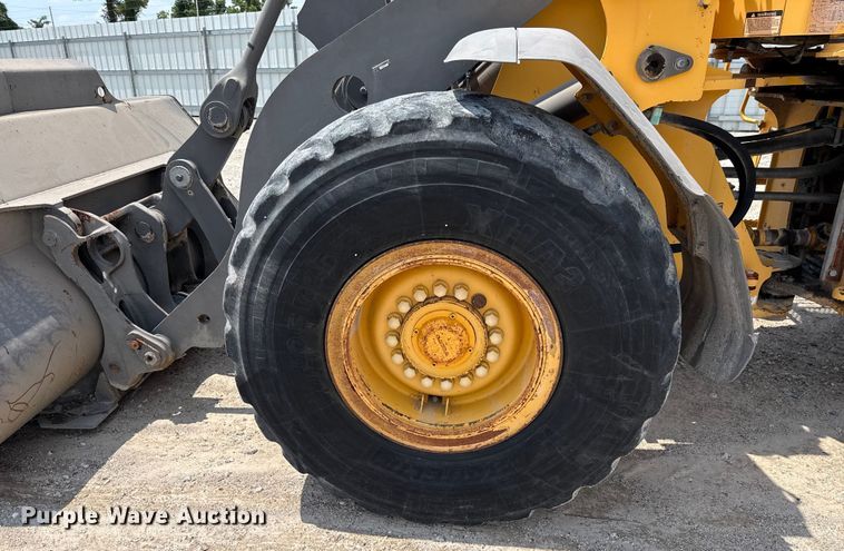 image for item ED5822 2005 Volvo L90E wheel loader