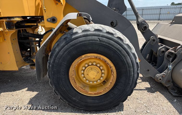 image for item ED5822 2005 Volvo L90E wheel loader