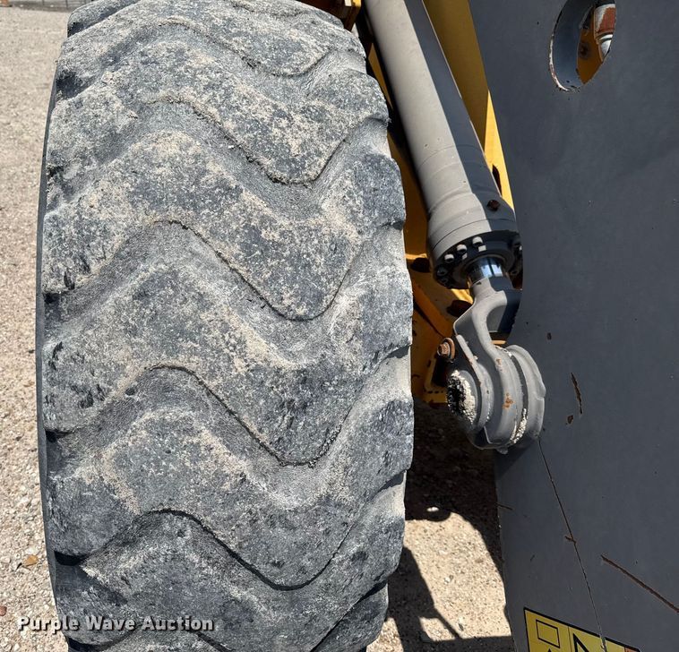 image for item ED5822 2005 Volvo L90E wheel loader