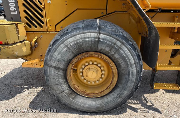 image for item ED5822 2005 Volvo L90E wheel loader