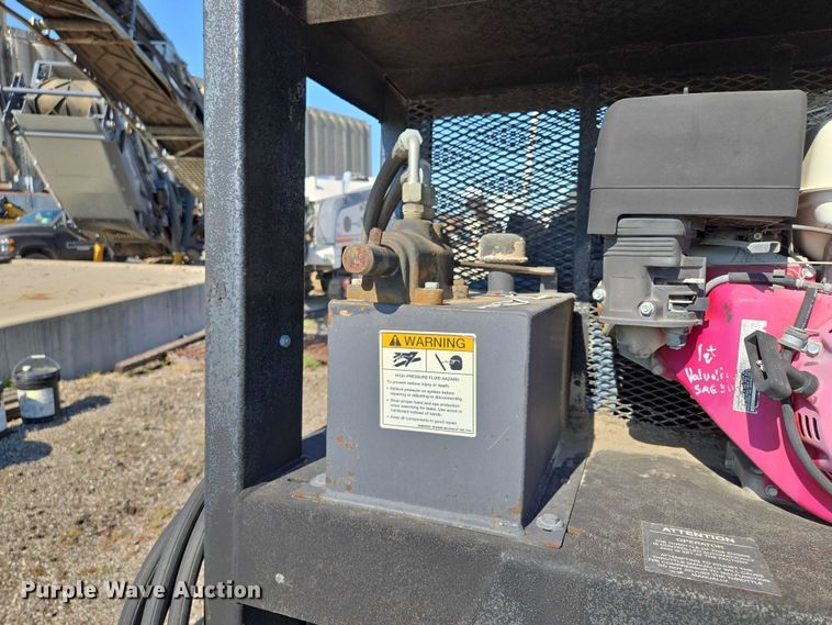 image for item EF1843 2000 Titan crack sealer