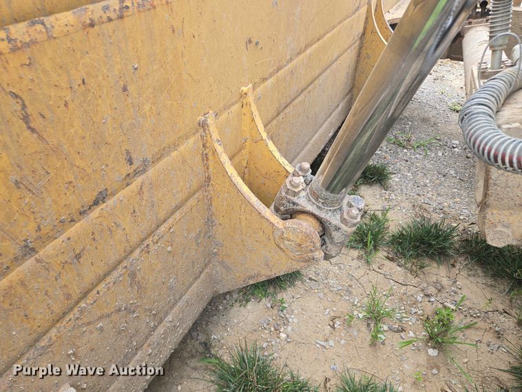 image for item EF1916 2011 Caterpillar D8T  dozer