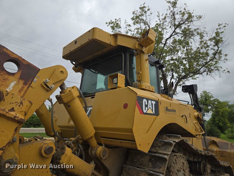 image for item EF1916 2011 Caterpillar D8T  dozer